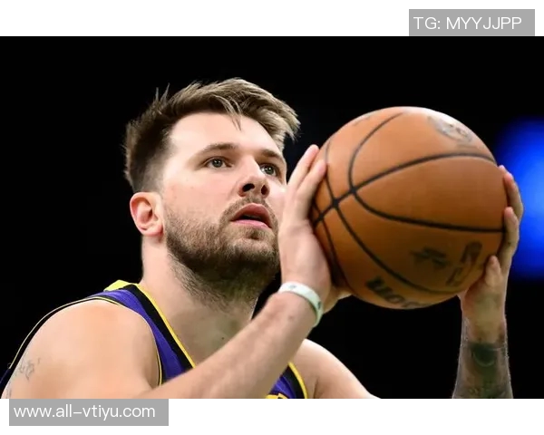 美媒热议里夫斯表现是否已成为湖人第二核心球员仅次于东契奇