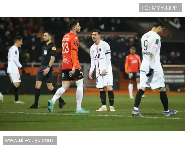 内马尔圣诞生活揭秘:从足球场到病床赌场再到家庭育儿的多重角色